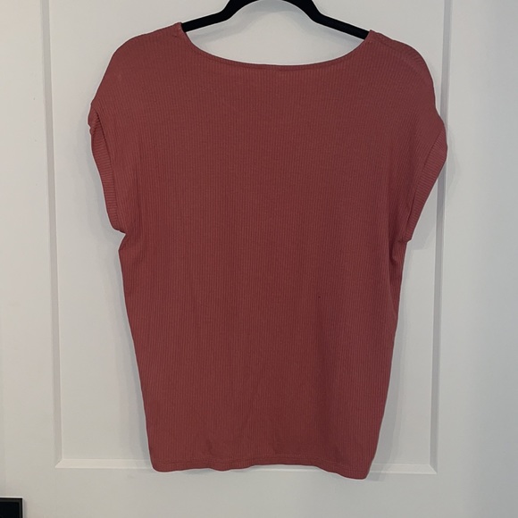 Old Navy Basic Ribbed Tee - Picture 3 of 4